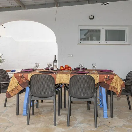 Villa Junque-verdure By Interhome